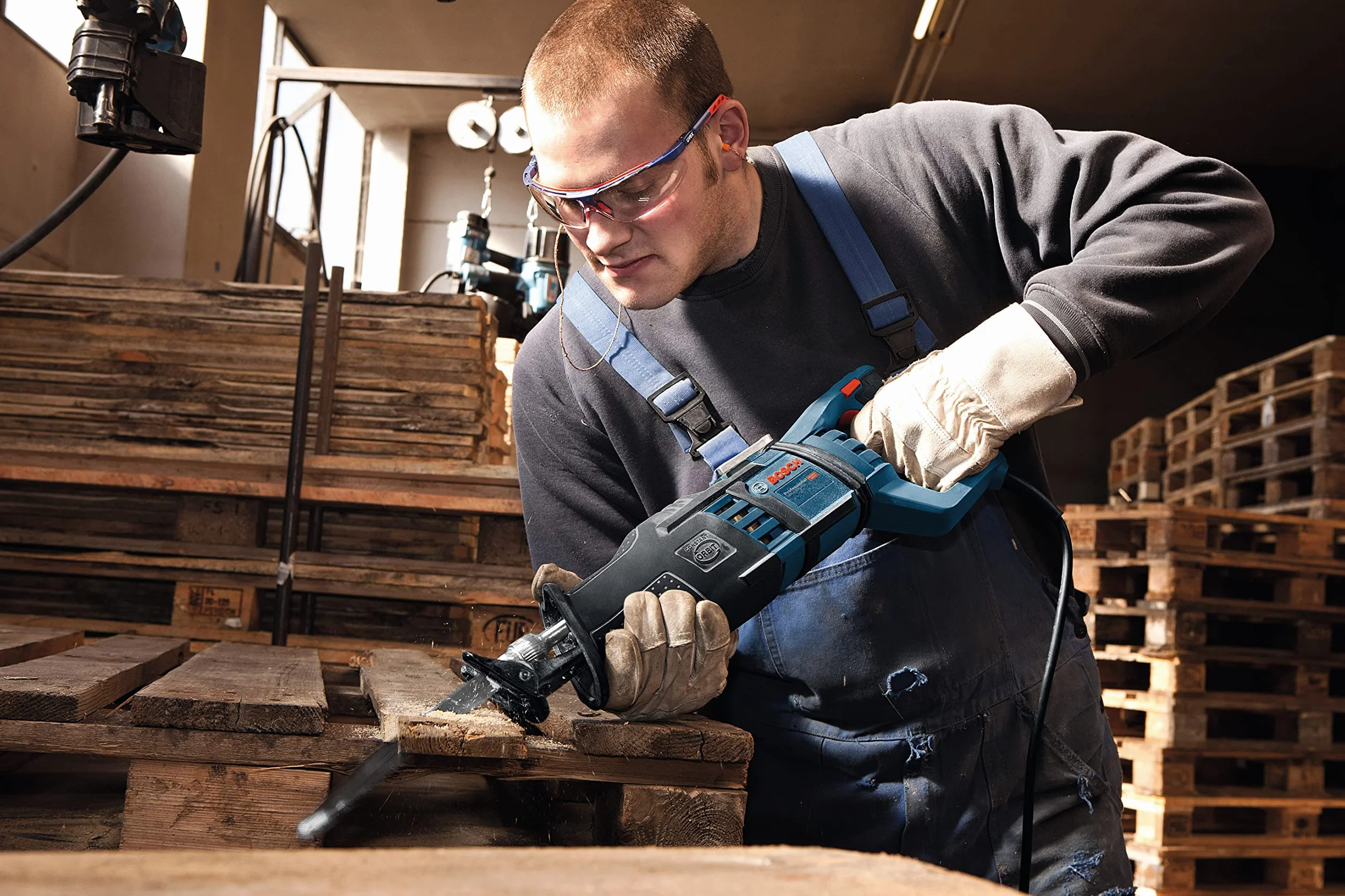 Bosch Professional: piła szablasta GSA 1300 PCE (1 300 W, prędkość skokowa bez obciążenia 0 – 2.900 min-1, 2 brzeszczoty do pił szablastych, walizka)